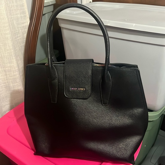 Sassy Jones - Picture 1 of 1